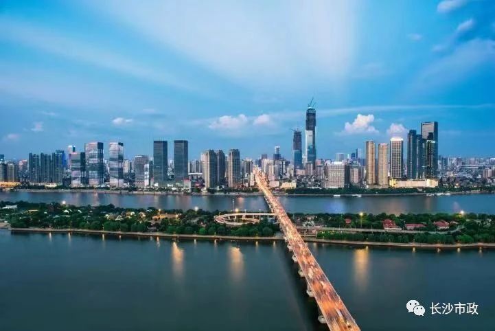 以城市，見(jiàn)未來(lái)；與城市，共成長(cháng)